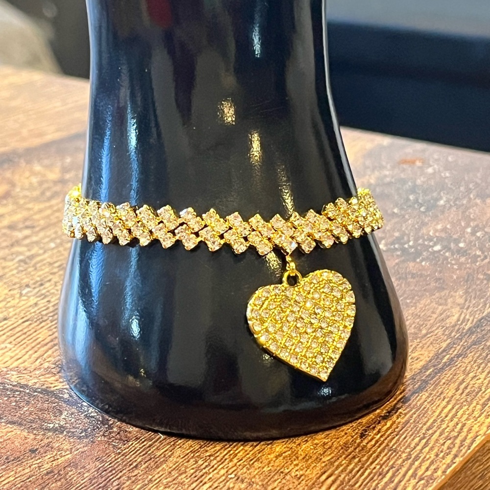 🌙 C788 - Heart Charm & bejeweled Anklet